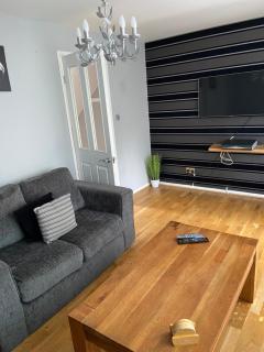 Garland way 2 bed house Sheffield free parking 5 min from m1 - Mosborough - 5