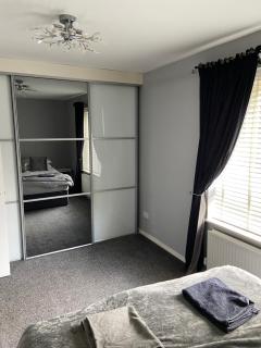 Garland way 2 bed house Sheffield free parking 5 min from m1 - Mosborough - 2