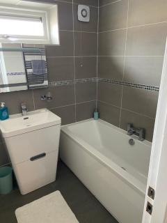 Garland way 2 bed house Sheffield free parking 5 min from m1 - Mosborough - 1