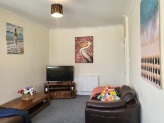 Spacious Coastal Apartment - Neyland - 3