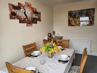 Spacious Coastal Apartment - Neyland - 7