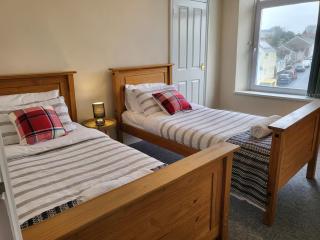 Spacious Coastal Apartment - Neyland - 5