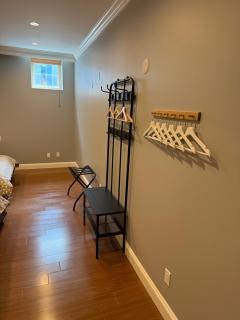 Newly Furnished Home with 3 rooms, 2 shared bathrooms and shared common space - Vancouver - 9
