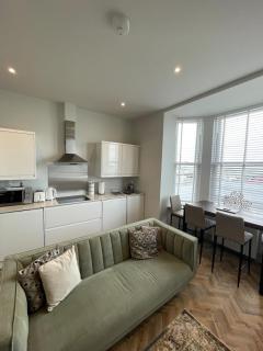 Sea View Ground Floor flat - Scarborough - 1