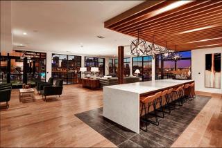 SkyPool-Roof Lounge-Free Parking-Gym-Loft-Theatre - 8