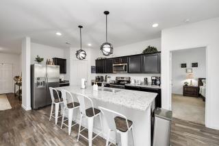 Family-Friendly 4 Bed & 2 Bath Oasis with Fully Equipped Kitchen & Relaxing Vibes - Brookshire - 5
