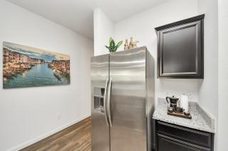 Family-Friendly 4 Bed & 2 Bath Oasis with Fully Equipped Kitchen & Relaxing Vibes - Brookshire - 4