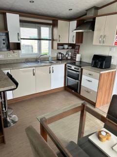 2 Bedroom Mini Lodge, Wi-Fi, Parking, Bath - Budleigh Salterton - 8