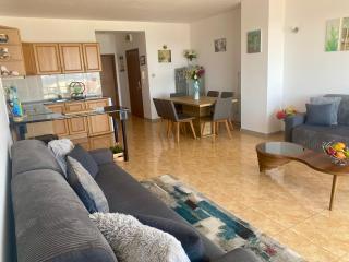 Gorgeous, 1 Bed Apt, Sea Views. - 4