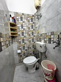 Sleek City Retreat with Kitchen l Near Airport - Nuova Delhi - 3