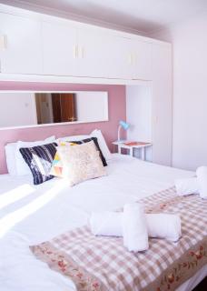Two bedroom corporate and family stay with parking - Orbitat Accommodations - Cambridge - 0