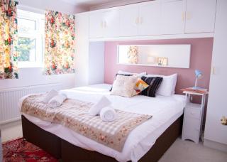 Two bedroom corporate and family stay with parking - Orbitat Accommodations - Cambridge - 9