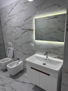 Gray & White Escape - Shkoder - Shkodër - 4