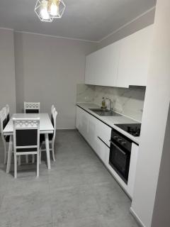 Gray & White Escape - Shkoder - Shkodër - 3