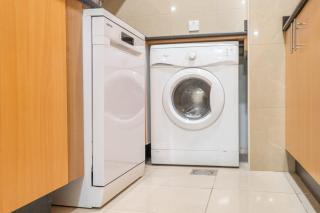 Free housekeeping visits during your stay - StayShort - 1 Bedroom in Dubai Marina with Stunning Ain Dubai View - 4