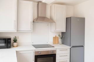 Medway’s Top Ensuite – Spacious! - Gillingham - 3