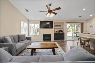 4bdrm 2bath Modern Getaway KING Bed Sleeps 8 - 9