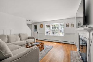 Walk to Seaside Park Stylish Updated Interior - Barnstable - 4
