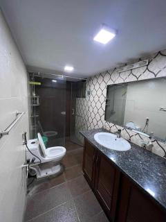 Portion or Rooms Near Expo Centre & Agha Khan Karachi - Karatschi - 6