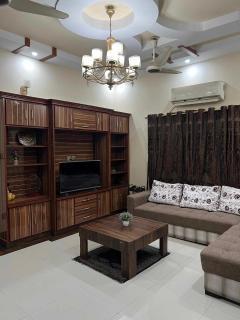 Portion or Rooms Near Expo Centre & Agha Khan Karachi - Karatschi - 3