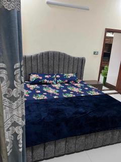 Portion or Rooms Near Expo Centre & Agha Khan Karachi - Karatschi - 2