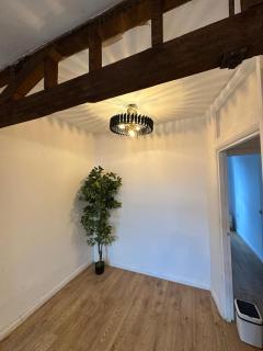 Modern 2-Bedroom Apartment North Paddington City of Westminster Located in the heart of North Paddington this first-floor apartment offers a stylish and convenient London lifestyle Just a short walk from Westbourne Park Notting Hill and Paddington - Londra - 1