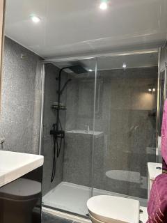 Modern 2-Bedroom Apartment North Paddington City of Westminster Located in the heart of North Paddington this first-floor apartment offers a stylish and convenient London lifestyle Just a short walk from Westbourne Park Notting Hill and Paddington - Londra - 4