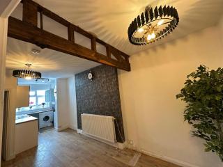2 Bedrooms a modern bathroom apartment in CITY OF WESTMINSTER North Paddington area Walking distance to Westbourne Park Notting Hill Paddington underground stations 100s of shops TVs in every room including SKY SPORTS and Netflix - London - 2
