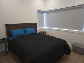 Urban Elegance: Spacious 2-Bed Townhouse with Modern Charm - 4