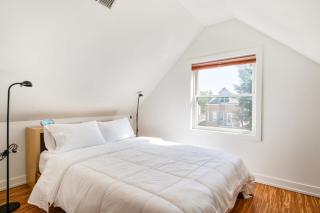Single Family Home with 3 Bedrooms plus Attic with 2 beds - Chicago - 5