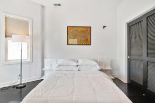 Single Family Home with 3 Bedrooms plus Attic with 2 beds - Chicago - 4