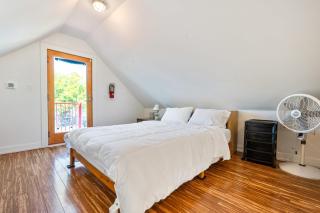 Single Family Home with 3 Bedrooms plus Attic with 2 beds - Chicago - 1