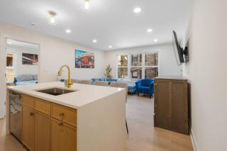 1 Bedroom with Rooftop and Wrigley Views - Chicago - 4