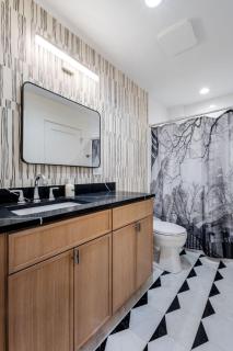 1 Bedroom with Rooftop and Wrigley Views - Chicago - 2