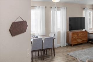 Modern Southwest Escape 2 Master Bedrooms - Bakersfield - 8