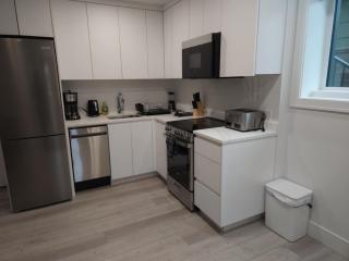 Effortless Elegance: 1-Bedroom Condo Retreat - Vancouver - 4