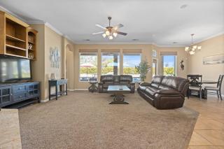 Spacious 4BR 3BA Home KING Suite Pool Sleeps 8 - Bakersfield - 8