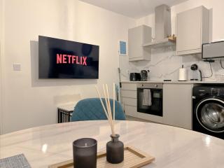 Spacious 2 Bedroom Modern Flat - City Centre - Cardiff - 5
