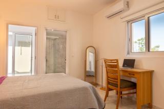 Modern 3 Bedroom Apartment in Limassol Center with Ensuites & Workspace & Balcony - Limassol - 3