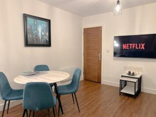 Spacious 2 Bedroom Modern Flat - City Centre - Cardiff - 1