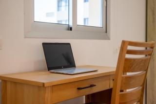 Modern 3 Bedroom Apartment in Limassol Center with Ensuites & Workspace & Balcony - Limassol - 7