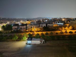 Executive 1BHK Apartment with Scenic Balcony View - Rawalpindi - 4