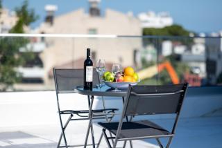 Modern 3 Bedroom Apartment in Limassol Center with Ensuites & Workspace & Balcony - Limassol - 4