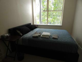 Charming Upper-Level Haven: 3-Bedroom Home - 4