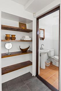 Charming Private Cottage in Gated Estate - Belmont - 8