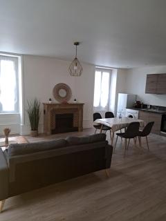2 bedroom apartment & free parking - La Tour-du-Pin - 1