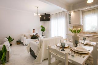 White Elegant Stay - 0