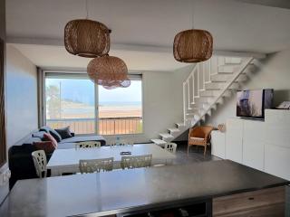 6 Person Beachfront Duplex Wifi Parking - 4