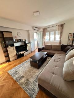 Cozy one-bedroom apartment in the city center - Bar - 3