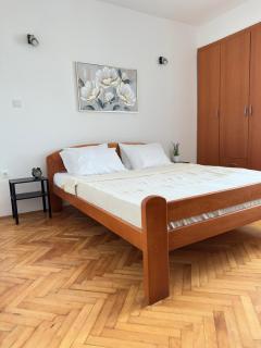 Cozy one-bedroom apartment in the city center - Bar - 9